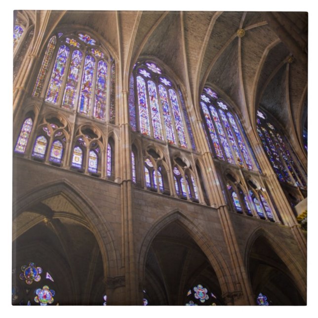 Catedral de Leão, janelas de vitral interior (Frente)