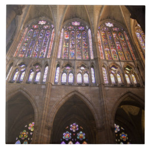 Catedral de Leão, janelas de vitral interior