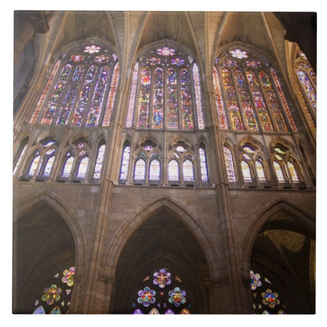 Catedral de Leão, janelas de vitral interior (Frente)