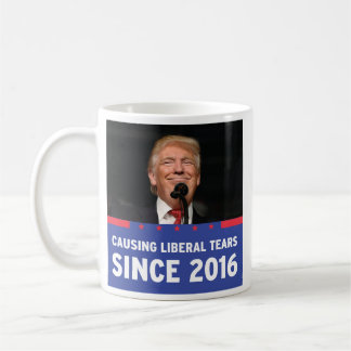 Causar o liberal rasga desde 2016 - a caneca do