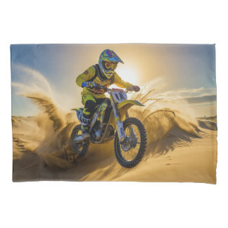 Cavaleiro Motocross a Andar nas Dunas