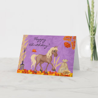 Cavalo bonito no outono deixa feliz cartão de aniv