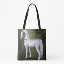 Cavalo Branco na Floresta com Bolsa