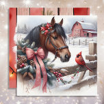 Cavalo de Natal Castanho e Cardinal Personalizado<br><div class="desc">Cartão de Natal personalizado para a agricultura,  com um bonito cavalo marrom,  com um arco vermelho e um bonito cardeal vermelho,  na cerca,  com um celeiro rústico no fundo de uma arte de aquarela de inverno nevado.</div>