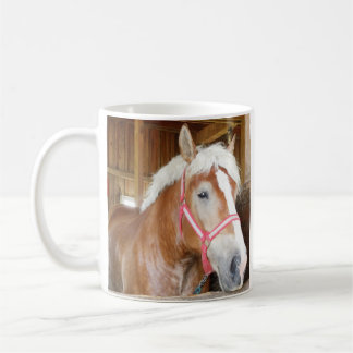Cavalo na caneca 2 - mão esquerda