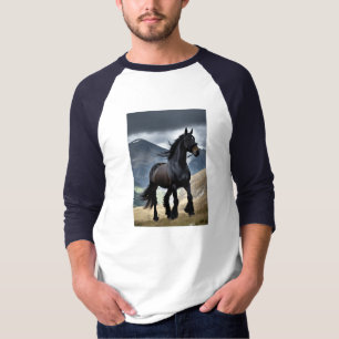 Cavalo Negro Majestoso em Camisa de Montanha