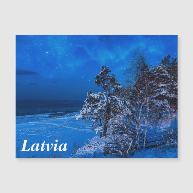 Cena de inverno noturna com pinheiros cobertos de  (Frente)