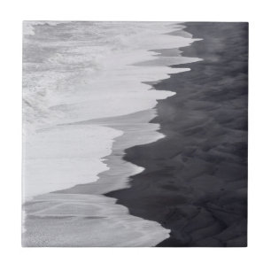 Cenário de praia em preto e branco