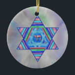 Cerâmica O Pastel listra o ornamento da estrela de Hanukkah<br><div class="desc">Uma colagem digital,  em listras pastel bonito; uma estrela de David com um símbolo de Chai (vida) no centro em um fundo pastel pálido do starburst.</div>