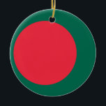 Cerâmica Ornamento com bandeira de Bangladesh<br><div class="desc">Adicione um toque festivo do orgulho de Bangladesh à sua decoração de feriado com este ornamento com a bandeira de Bangladesh! Feito com precisão, este ornamento mostra o icônico círculo vermelho sobre um fundo verde, representando a bandeira nacional de Bangladesh. Seu design vibrante faz dele uma adição perfeita à sua...</div>