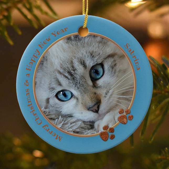 Cerâmica Ornamento de Fotos de Natal Azul do Keepsasaame do (Christmas ornament featuring a photo of your own cat framed by a blue and gold border)