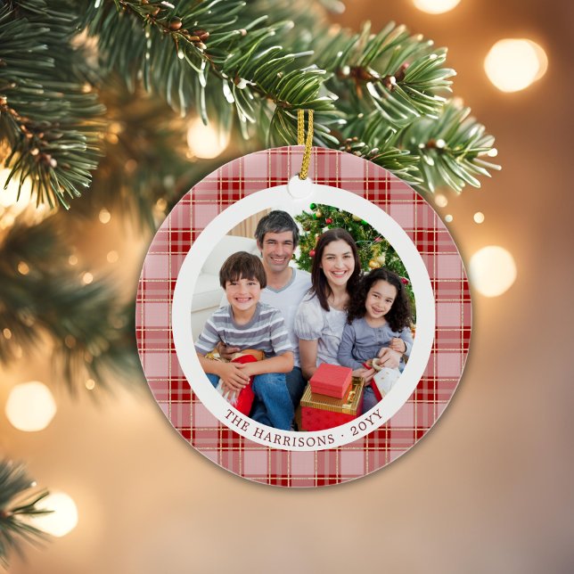 Cerâmica Ornamento de Fotos Lado da Família da Xadrez Verme (Red Plaid Family Christmas 2 Sided Photo Ornament)