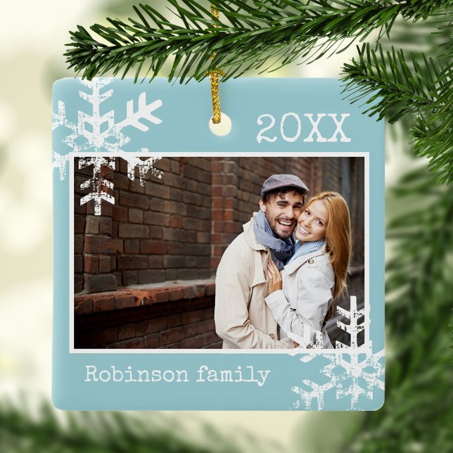 Cerâmica Ornamento de Fotos Personalizado Azul Claro com Fl (Rustic Snowflake holiday Christmas design that can be personalized and makes a perfect keepsake.)