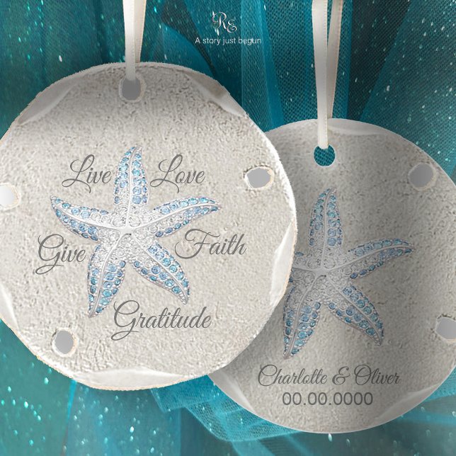 Cerâmica Ornamento de Gem de Starfish Dólar de Areia (A timeless touch of seaside charm, this sand dollar ornament may be easily personalized.)