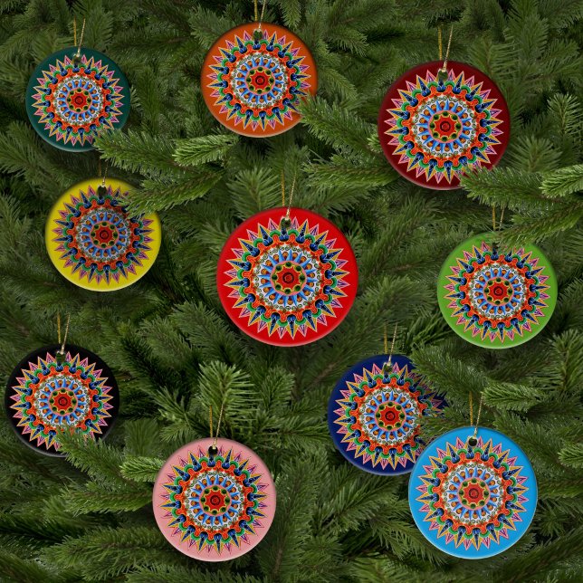 Cerâmica Ornamento de OxcartWheel na Costa Rica (Colorful Ornaments created from a design found on Oxcart wheels in Costa Rica)