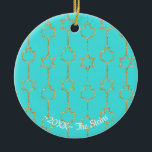 Cerâmica Ornamento do Círculo de Chanucá "Manipulações Dour<br><div class="desc">Ornamento do Círculo de Chanucá "Dourado Dreidel e Star Charms". (2 lado) Personalize ambos os lados, excluindo o texto no ornamento e substituindo pelo seu. Depois, usando a cor, o tamanho e o estilo da fonte favorita, digite suas próprias palavras. Obrigados para parar e comprar. Muito apreciado! Feliz Chanukah/Hanukkah! Traga...</div>