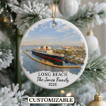 Cerâmica Ornamento Personalizado de Long Beach Califórnia C<br><div class="desc">Um Ornamento Personalizado de Lembrança de Viagem projetado para celebrar sua viagem inesquecível. Quer você tenha ido a trabalho,  desfrutado de uma escapada romântica ou participado de um programa de intercâmbio escolar,  este ornamento comemora um momento especial que você sempre irá valorizar e querer lembrar por anos.</div>