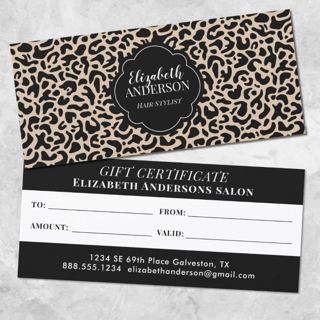 Certificado de presente de salão de beleza Leopard (An elegant and chic leopard pattern beauty salon gift card.)