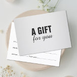 Certificado de Presente Simples Preto Faux Silver<br><div class="desc">Cartão de presente elegante para profissionais de beleza ou moda. Design simples com fundo prateado FAUX.</div>