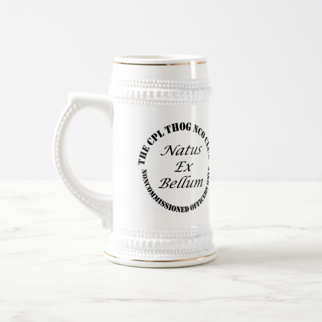 Cerveja Caneca do bebendo de TCTNC (Esquerda)