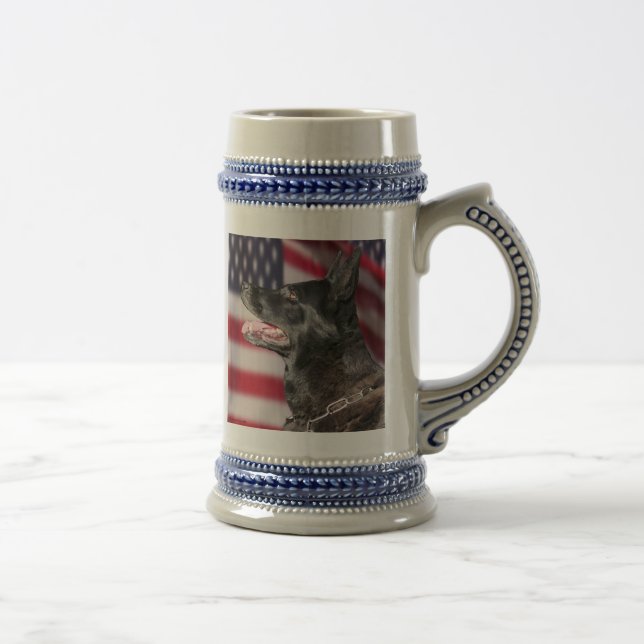 Cerveja Patrulha de Fronteira K9 Baros com Caneca de cerve (Direita)