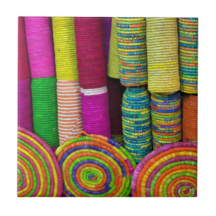 Cestas Coloridas No Mercado