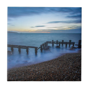 Céu Crepúsculo sobre o litoral e as águas-vivas