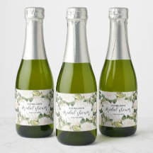 Chá de Noiva com Rosas Brancas Elegantes