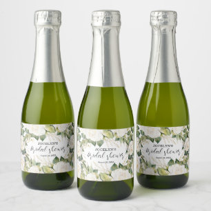 Chá de Noiva com Rosas Brancas Elegantes