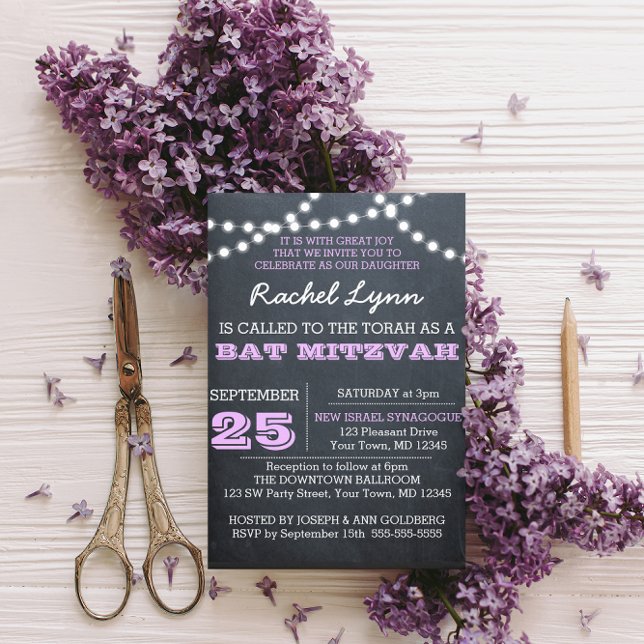 Chalkboard Luzes Lilac Bat Mitzvah Convite (Criador carregado)