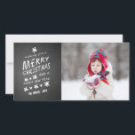 CHALKBOARD MERRY CHRISTMAS | CARTÃO COM FOTOS HOLI<br><div class="desc">NATAL RÚSTICO DO MERCADO | CARTÃO COM FOTOS DE FÉRIAS. Fonte do giz Elke Clarke © usada em um fundo de efeito de quadro negro. Desejo-lhe um Feliz Natal e um Feliz ano novo. Personalize com seu nome e foto da família. Outras cores e estilos disponíveis em www.zazzle.com/monogramgallery.</div>