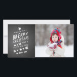 CHALKBOARD MERRY NATMAS | CARTÃO COM FOTOS HOLIDAY<br><div class="desc">NATAL RÚSTICO DO MERCADO | CARTÃO COM FOTOS DE FÉRIAS. Fonte do giz Elke Clarke © usada em um fundo de efeito de quadro negro. Desejo-lhe um Feliz Natal e um Feliz ano novo. Personalize com seu nome e foto da família. Outras cores e estilos disponíveis em www.zazzle.com/monogramgallery.</div>