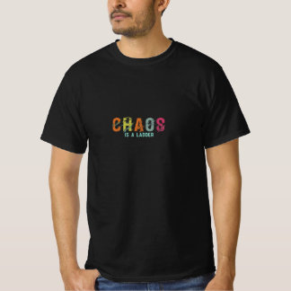 Chaos é um design de camiseta escada