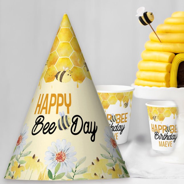 Chapéu De Festa Feliz Aniversário Do Dia Das Bebidas (Cute bee theme birthday party hats with sweet bee pun "happy bee day", honeycomb and flowers)
