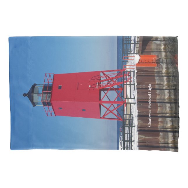 Charlevoix Pierhead Light Pillowcase (Frente)