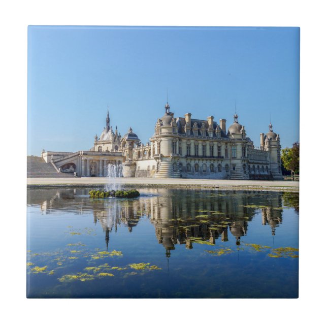 Chateau de Chantilly com reflexo num lago (Frente)