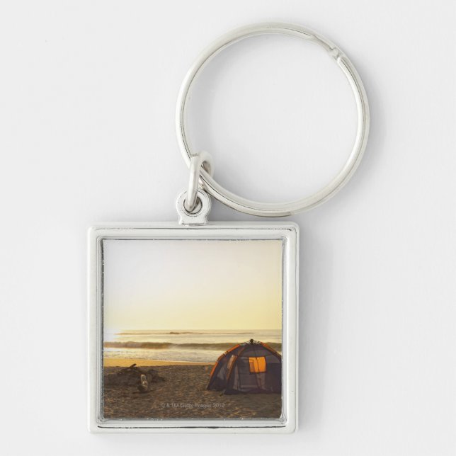 Chaveiro A barraca e queima a fogueira na praia (Frente)