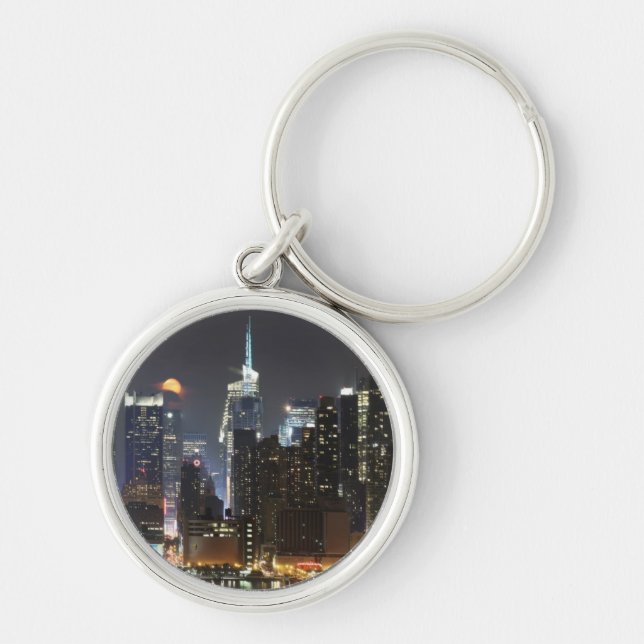 Chaveiro A lua aumenta sobre o Midtown New York. (Frente)