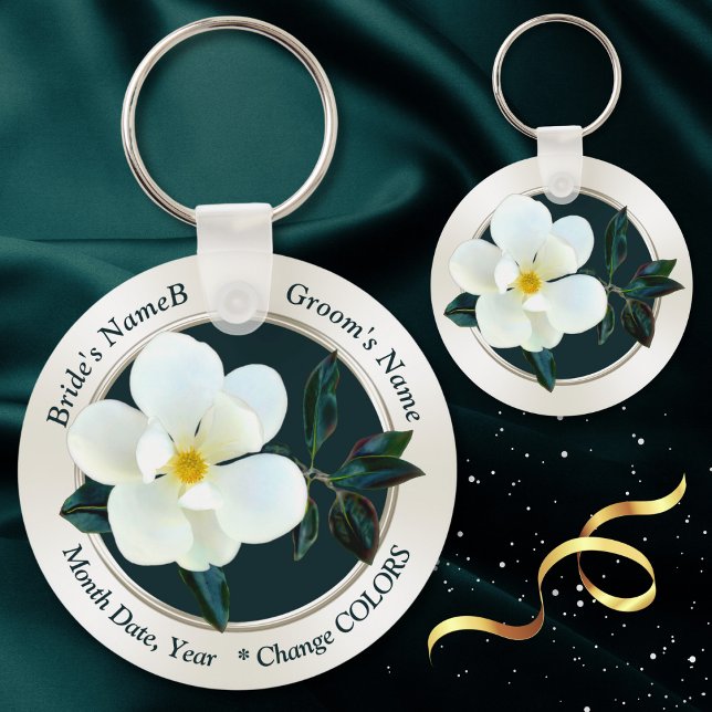 Chaveiro A Magnolia Personalizada favorece qualquer ocasião (Magnolia themed wedding. Magnolia wedding favors. Magnolia keychains, Cheap gifts for wedding guests)