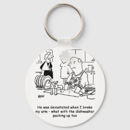 Chaveiro A mulher quebrou o braço, então o homem lava prato