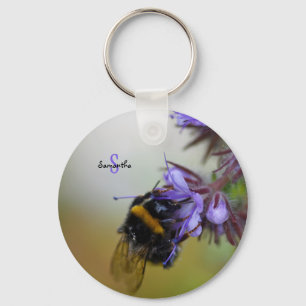 Chaveiro Abeha em uma Tansy Azul
