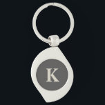 Chaveiro Adicione a sua inicial para obter na moda<br><div class="desc">chaveiro de na moda de cinza para seu presente personalizado. Personalizar agora.</div>
