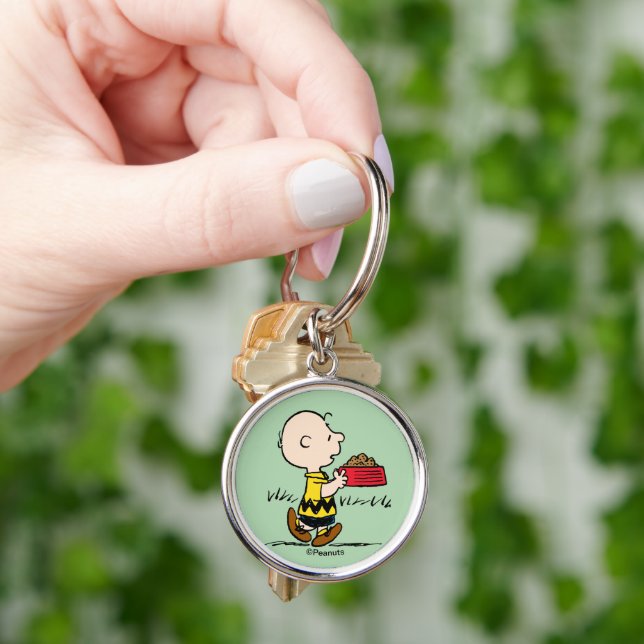 Chaveiro Amendoins | Charlie Brown com o Snoopy's Dish (Mão)