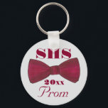 Chaveiro Arco Tie Bowtie Baile de formatura Formal Favor Ch<br><div class="desc">Apresenta uma ilustração original de uma gravata pesada de arco. Excelente para casamentos, bailes de formatura e outros eventos formais. Simplesmente personalize com suas informações. O Designer está disponível para criar e carregar designs personalizados para corresponder às cores e temas do seu casamento ou evento — clique em "Pedir a...</div>