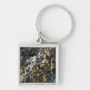Chaveiro As quedas da salmoura da rocha vulcânica deixam