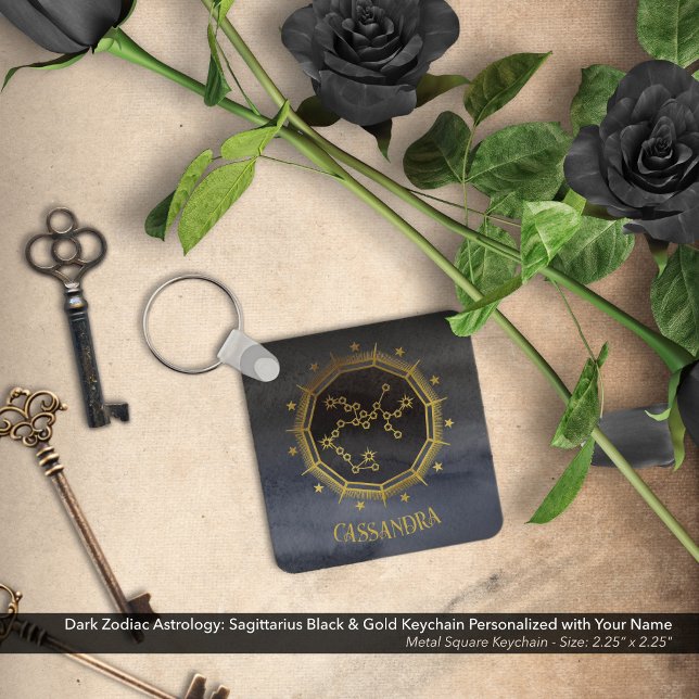 Chaveiro Astrologia Zodiaca Escura: Nome Dourado Sagitário (Dark Zodiac Astrology: Sagittarius Black & Gold Keychain Personalized with Your Name)