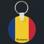 Chaveiro Bandeira da Romênia<br><div class="desc">A bandeira nacional da Romênia (romena: Drapelul României) é um tricolor com faixas verticais: começando com o flagelo, azul, amarelo e vermelho. Tem uma relação largura-comprimento de 2:3. A Constituição da Romênia estabelece que "A bandeira da Romênia é tricolor; as cores estão dispostas verticalmente pela seguinte ordem do mastro: azul,...</div>