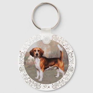 Chaveiro Beagle em ambiente rural
