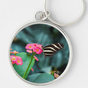 Chaveiro Bela borboleta em uma flor rosa