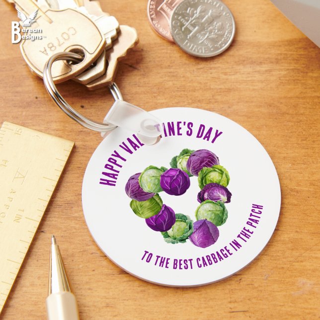 Chaveiro BEST CABBAGE IN THE PATCH Valentine Couples (CABBAGE VALENTINE Keyring gift for couples. Design shows cabbages forming a heart. Ideal favor gift.)